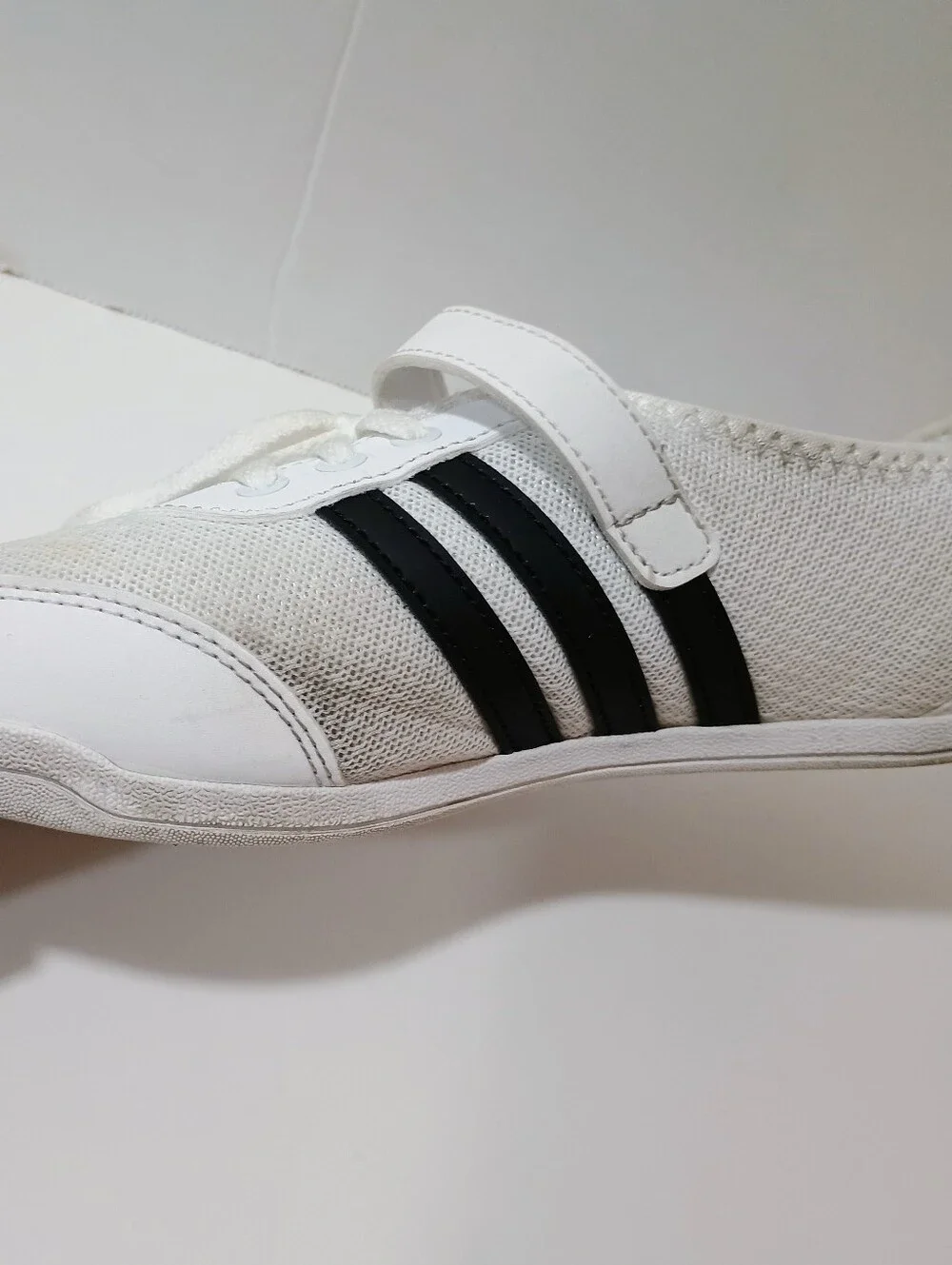 Adidas Diona 2.0 Sneakers Athletic Tennis Shoes White Black Women's Sz 9